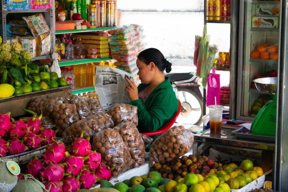 Người bán hàng tại cửa hàng